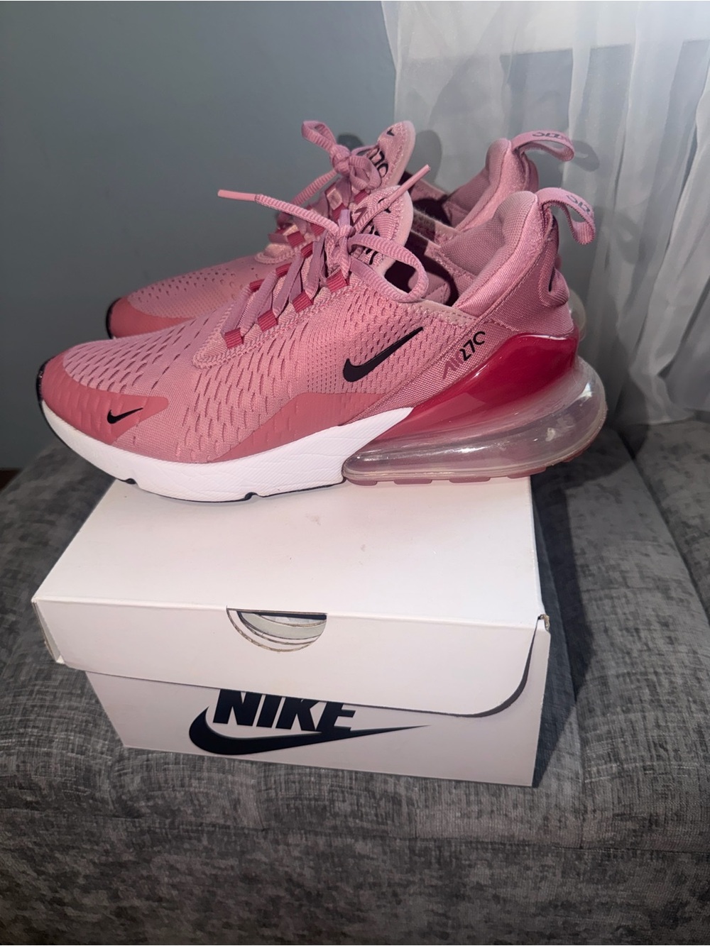 Nike Women’s Sneakers - Air 270 - Picture 3 of 9